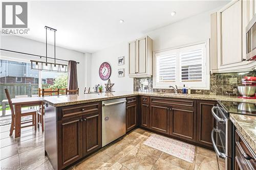 32 Dulgaren Street, Hamilton, ON - Indoor Photo Showing Kitchen With Upgraded Kitchen