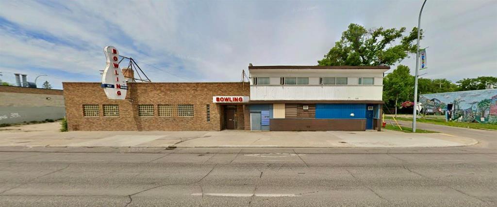 Bowling alley and vacant building - 1136 Main Street, Winnipeg, MB