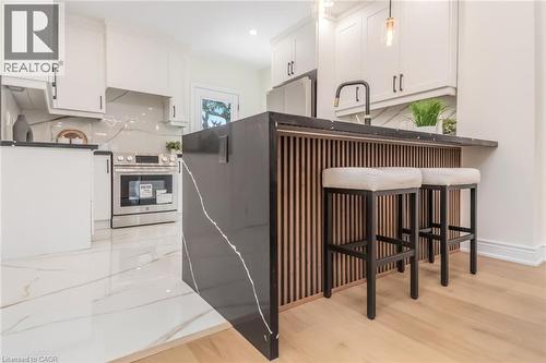 40 Glendale Avenue N, Hamilton, ON - Indoor Photo Showing Kitchen