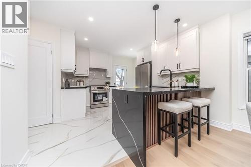 40 Glendale Avenue N, Hamilton, ON - Indoor Photo Showing Kitchen With Upgraded Kitchen