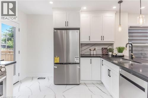 40 Glendale Avenue N, Hamilton, ON - Indoor Photo Showing Kitchen With Stainless Steel Kitchen With Double Sink With Upgraded Kitchen