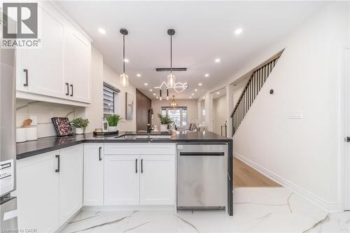 40 Glendale Avenue N, Hamilton, ON - Indoor Photo Showing Kitchen With Upgraded Kitchen