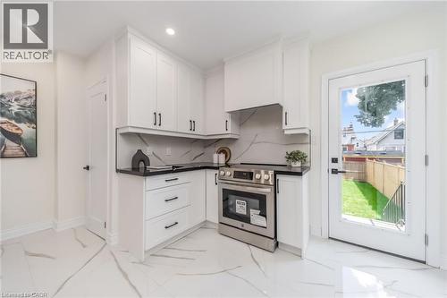 40 Glendale Avenue N, Hamilton, ON - Indoor Photo Showing Kitchen