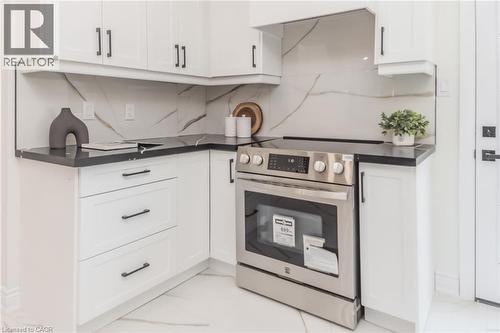 40 Glendale Avenue N, Hamilton, ON - Indoor Photo Showing Kitchen