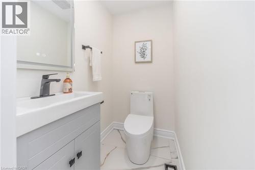 40 Glendale Avenue N, Hamilton, ON - Indoor Photo Showing Bathroom