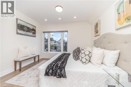 40 Glendale Avenue N, Hamilton, ON - Indoor Photo Showing Bedroom