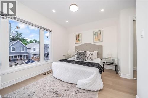 40 Glendale Avenue N, Hamilton, ON - Indoor Photo Showing Bedroom