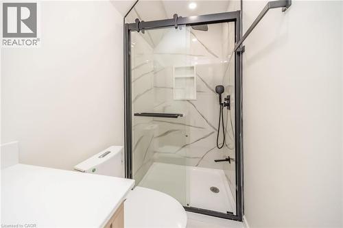 40 Glendale Avenue N, Hamilton, ON - Indoor Photo Showing Bathroom