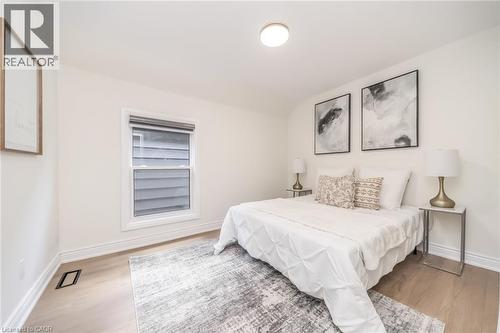 40 Glendale Avenue N, Hamilton, ON - Indoor Photo Showing Bedroom