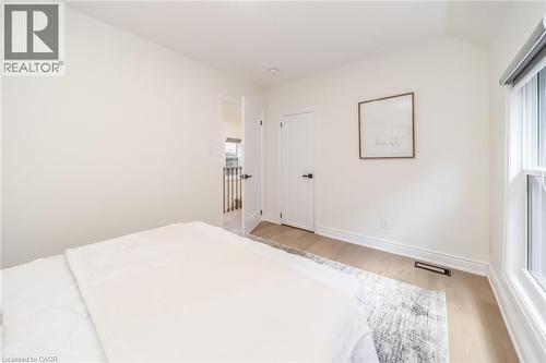 40 Glendale Avenue N, Hamilton, ON - Indoor Photo Showing Bedroom