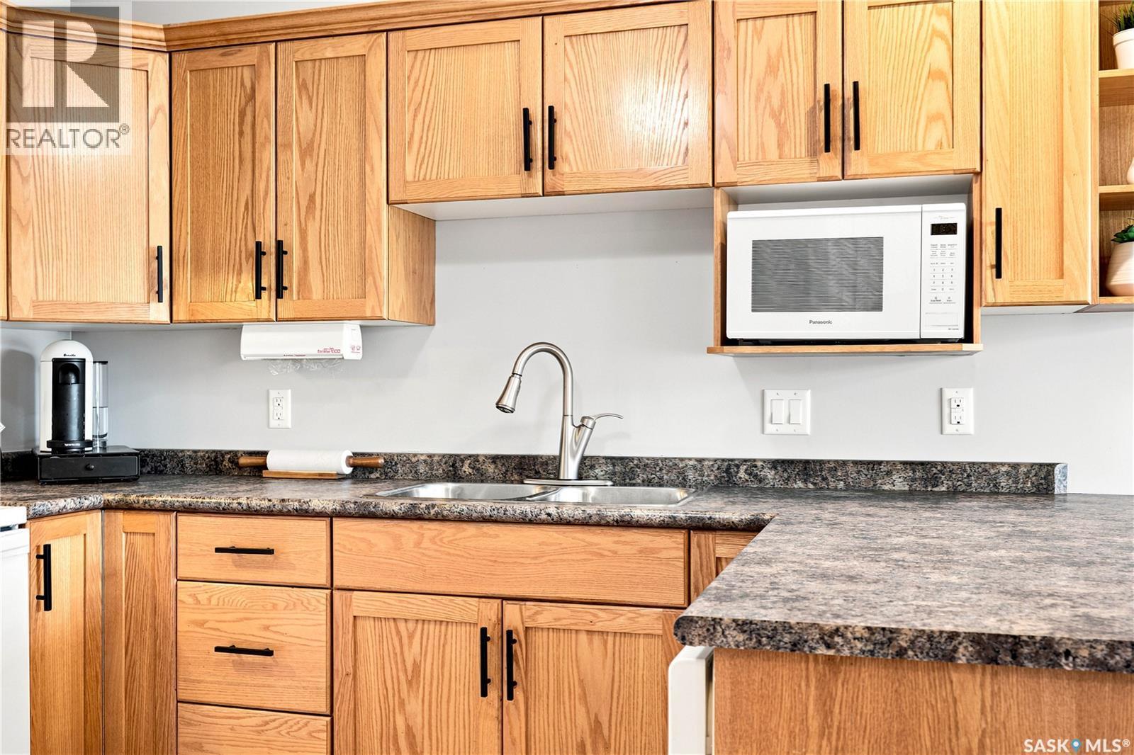 426 Rutherford Crescent, Saskatoon, SK - Indoor Photo Showing Kitchen