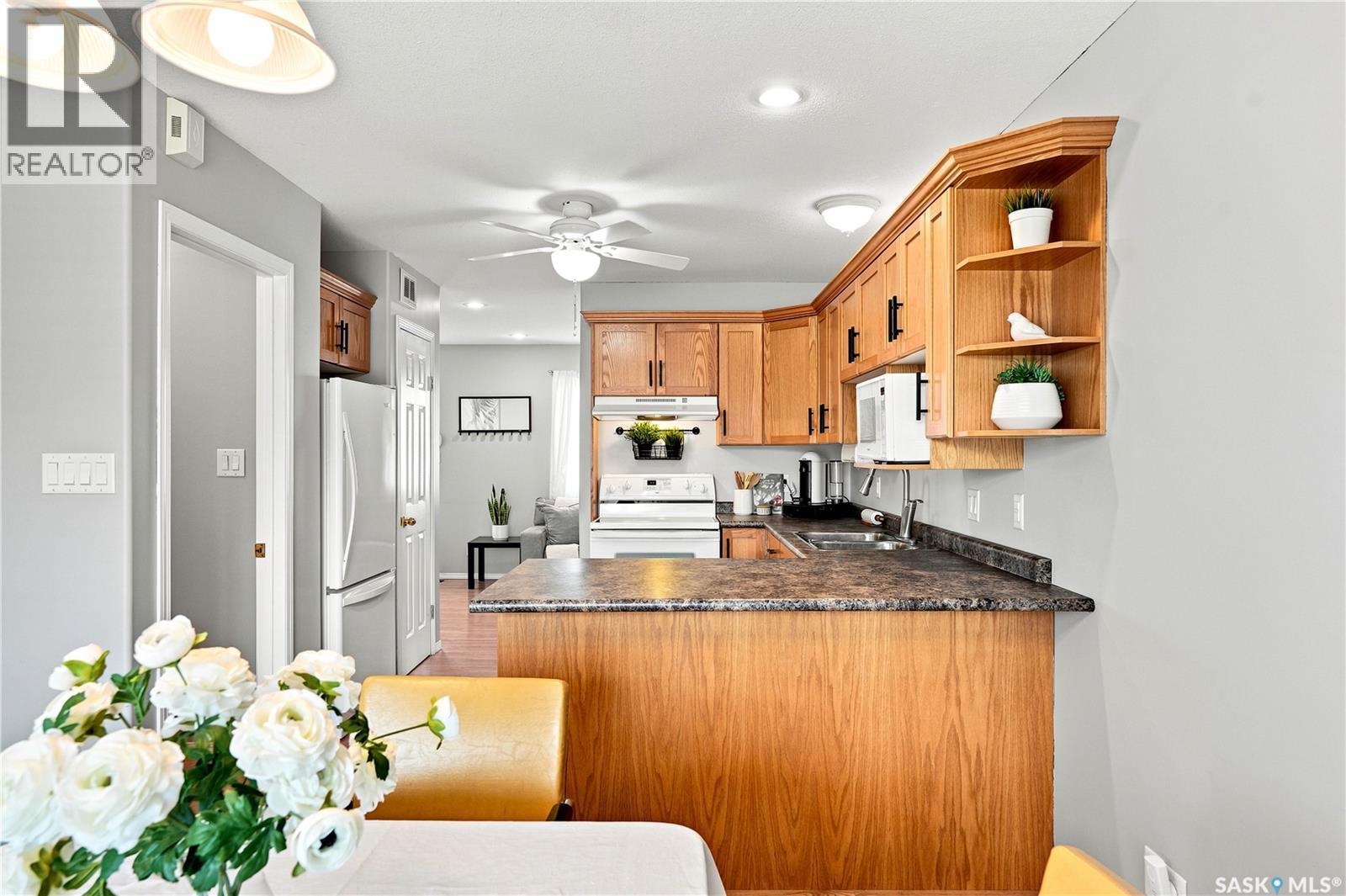 426 Rutherford Crescent, Saskatoon, SK - Indoor Photo Showing Kitchen