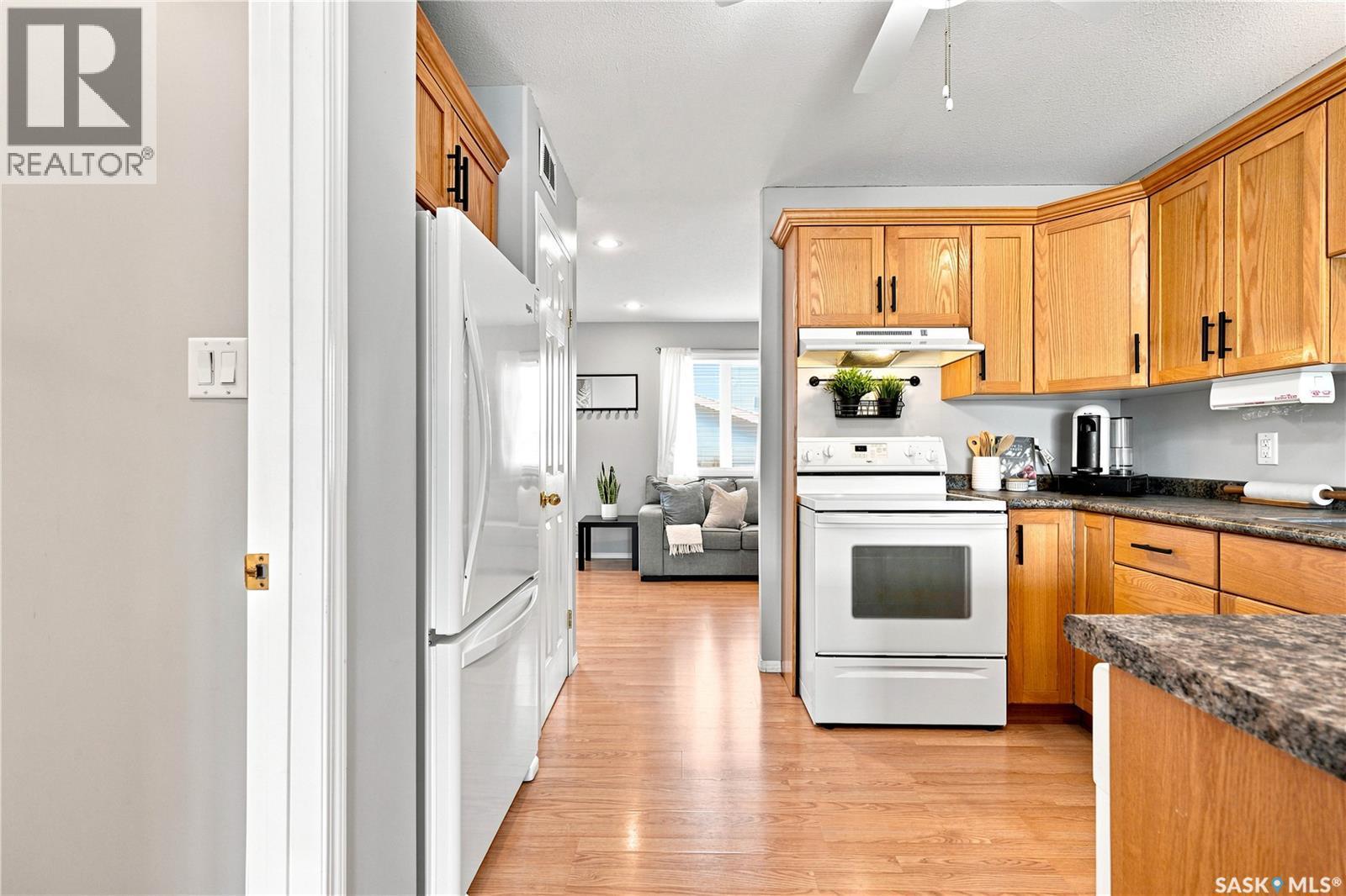 426 Rutherford Crescent, Saskatoon, SK - Indoor Photo Showing Kitchen