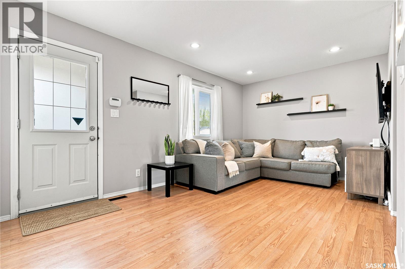 426 Rutherford Crescent, Saskatoon, SK - Indoor Photo Showing Living Room