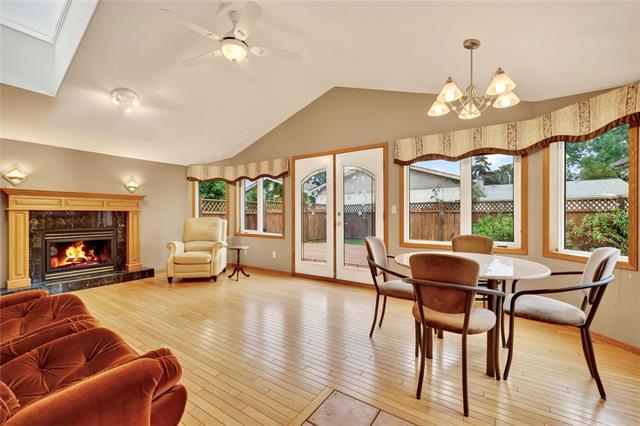 18 Thunder Bay, Winnipeg, MB - Indoor With Fireplace