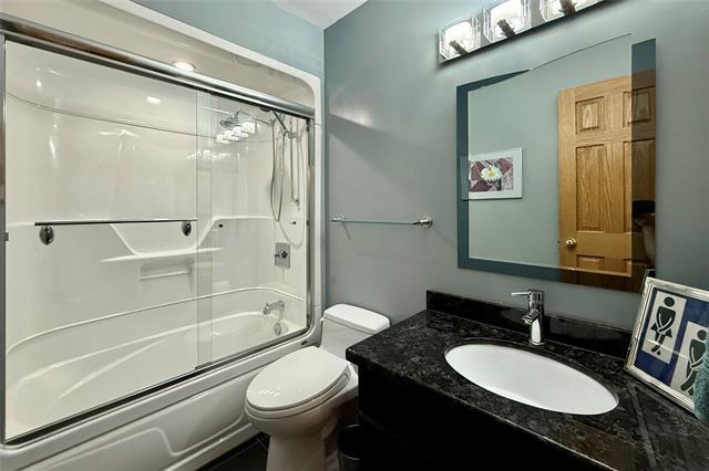 18 Thunder Bay, Winnipeg, MB - Indoor Photo Showing Bathroom