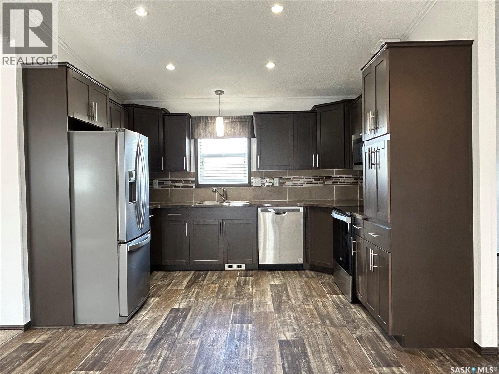 7 2004 Alice Road, Estevan, SK - Indoor Photo Showing Kitchen With Stainless Steel Kitchen