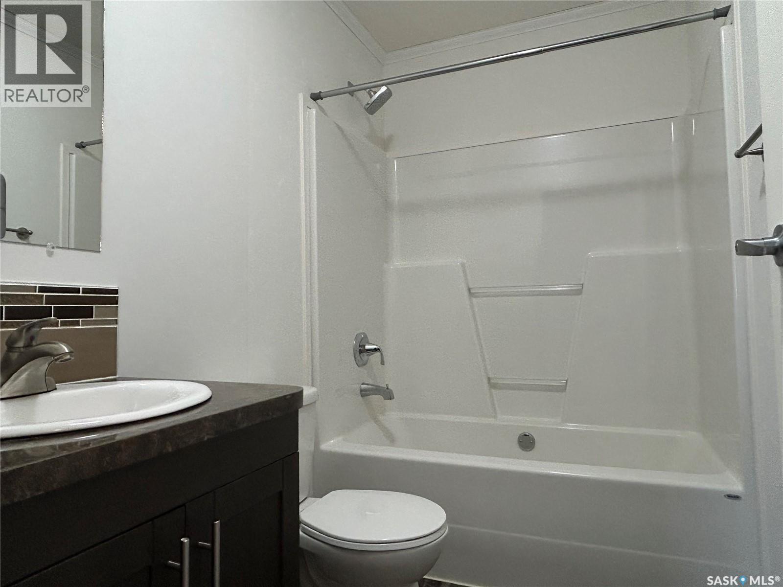 7 2004 Alice Road, Estevan, SK - Indoor Photo Showing Bathroom