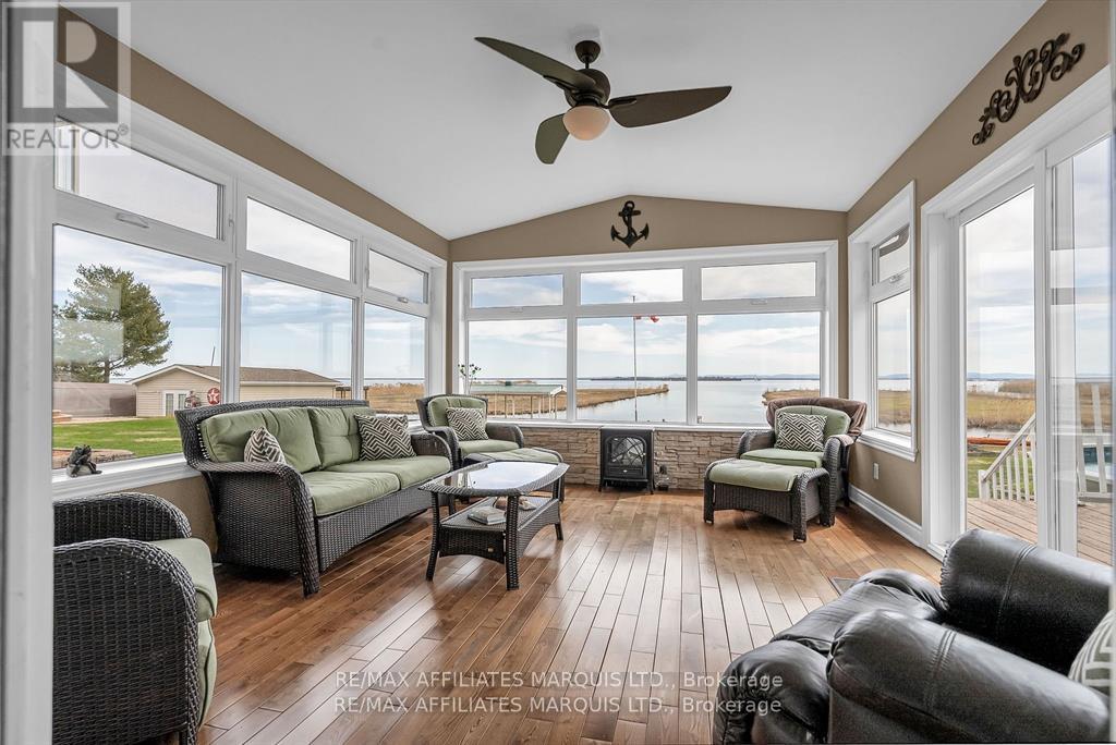 6576 Tree Haven Road, South Glengarry, ON - Indoor Photo Showing Living Room