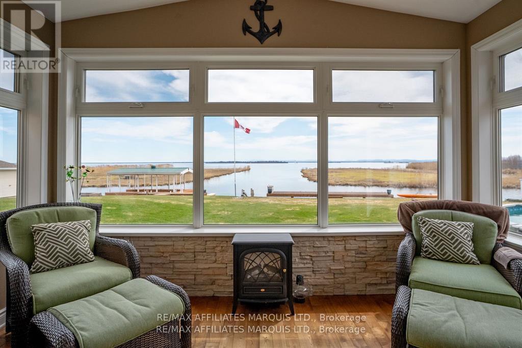 6576 Tree Haven Road, South Glengarry, ON - Indoor Photo Showing Living Room