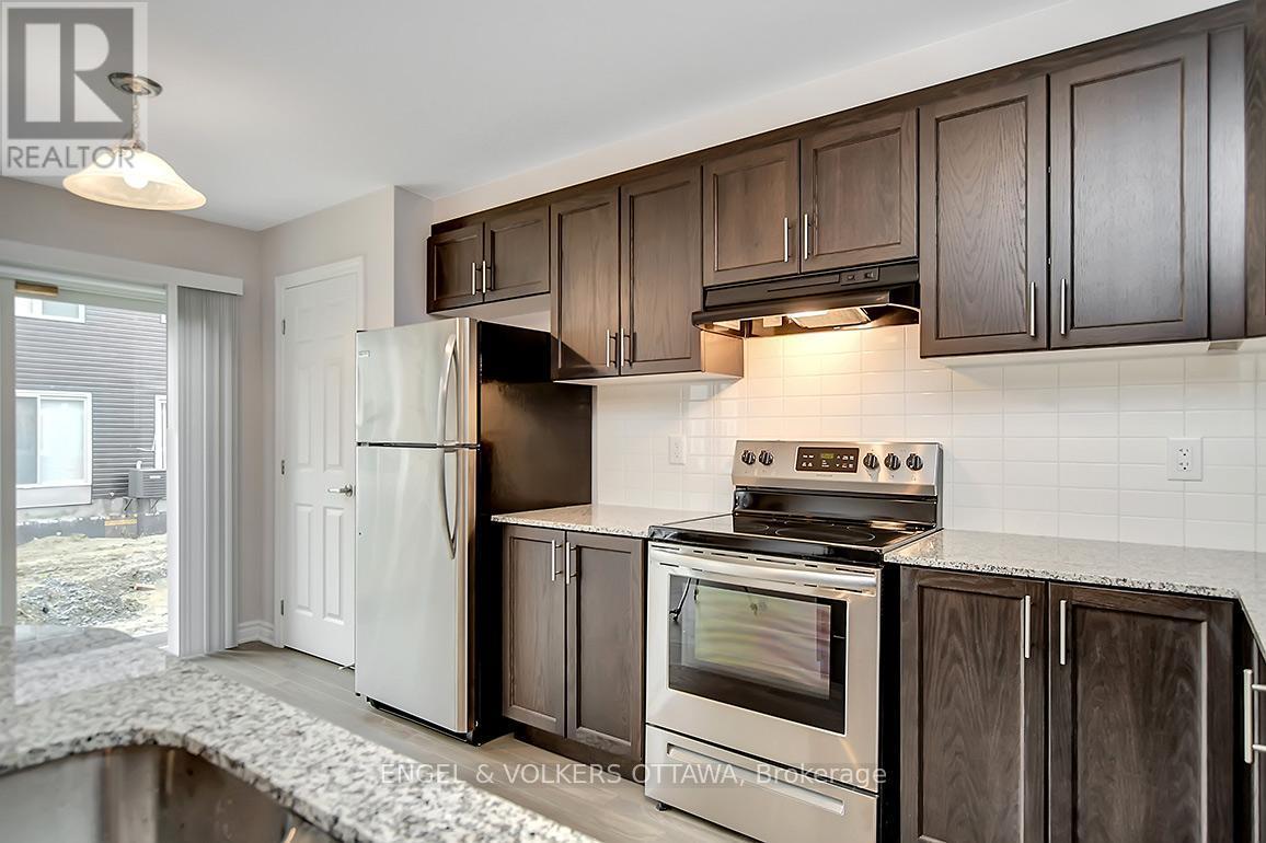 135 Lanceleaf Way, Ottawa, ON - Indoor Photo Showing Kitchen With Stainless Steel Kitchen