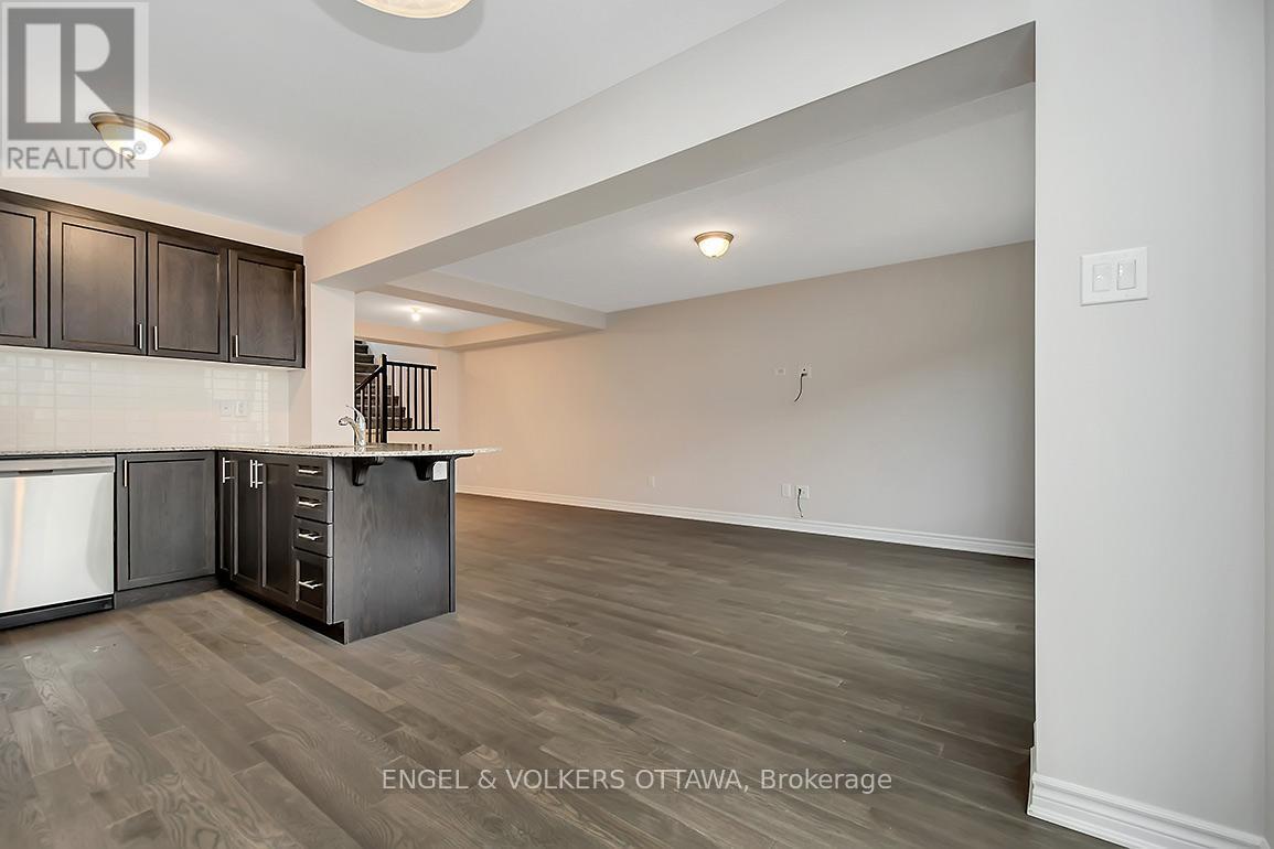 135 Lanceleaf Way, Ottawa, ON - Indoor Photo Showing Other Room