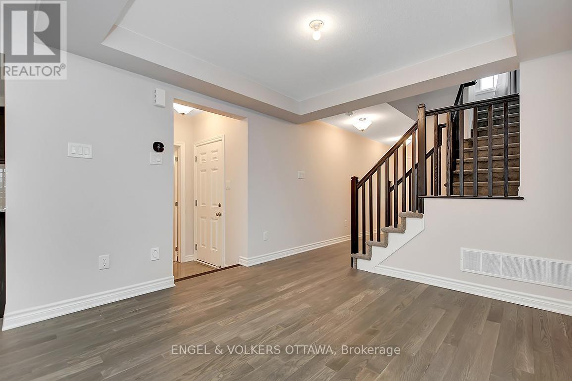 135 Lanceleaf Way, Ottawa, ON - Indoor Photo Showing Other Room