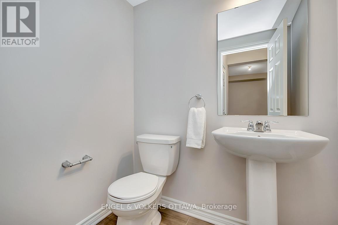 135 Lanceleaf Way, Ottawa, ON - Indoor Photo Showing Bathroom