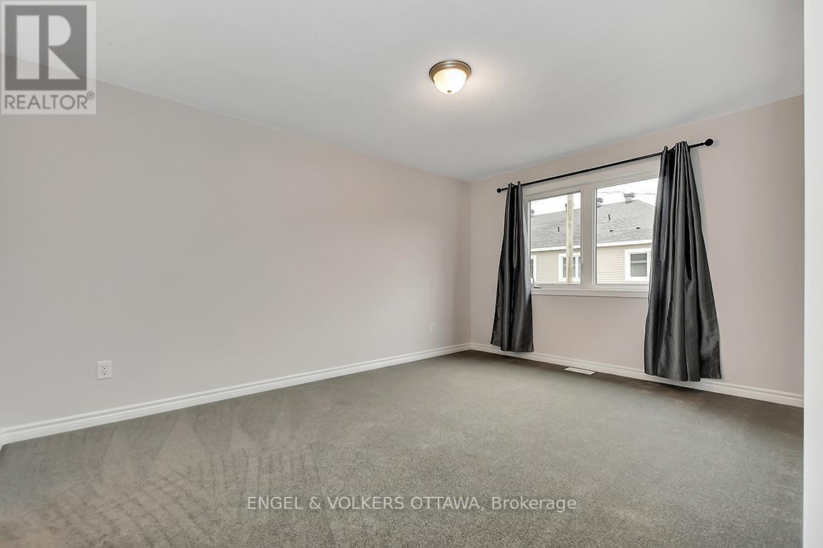 135 Lanceleaf Way, Ottawa, ON - Indoor Photo Showing Other Room