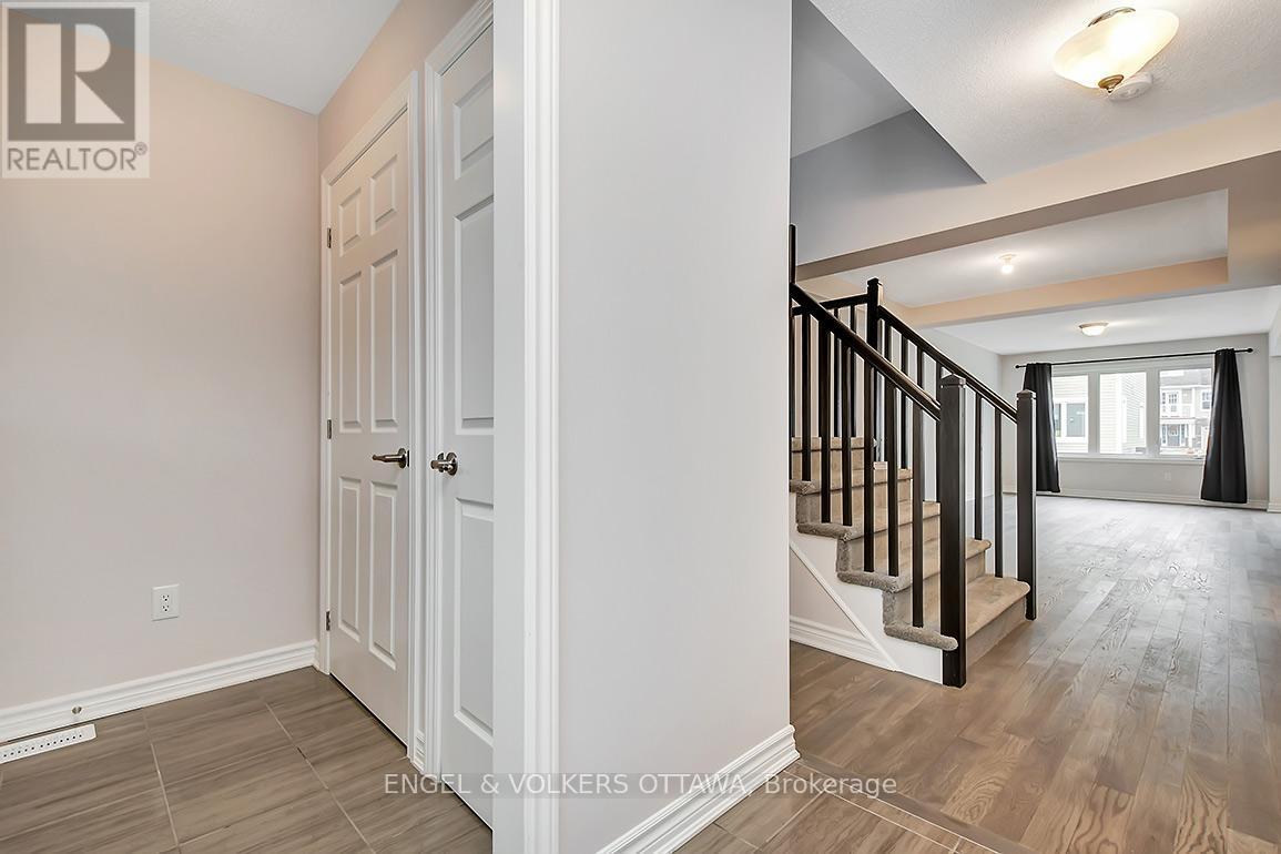 135 Lanceleaf Way, Ottawa, ON - Indoor Photo Showing Other Room