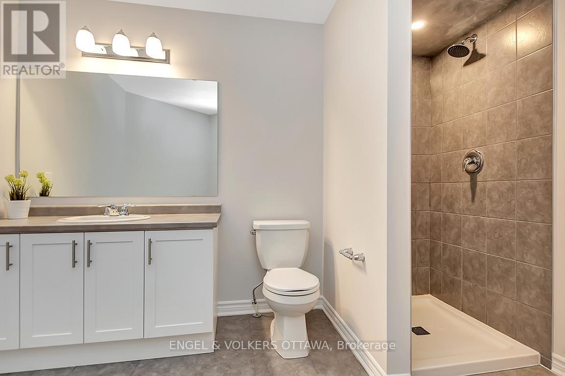135 Lanceleaf Way, Ottawa, ON - Indoor Photo Showing Bathroom
