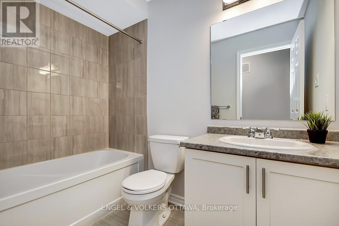 135 Lanceleaf Way, Ottawa, ON - Indoor Photo Showing Bathroom