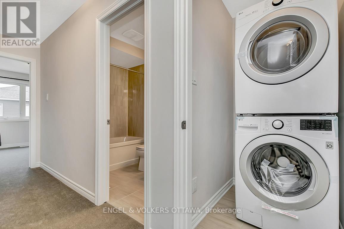 135 Lanceleaf Way, Ottawa, ON - Indoor Photo Showing Laundry Room