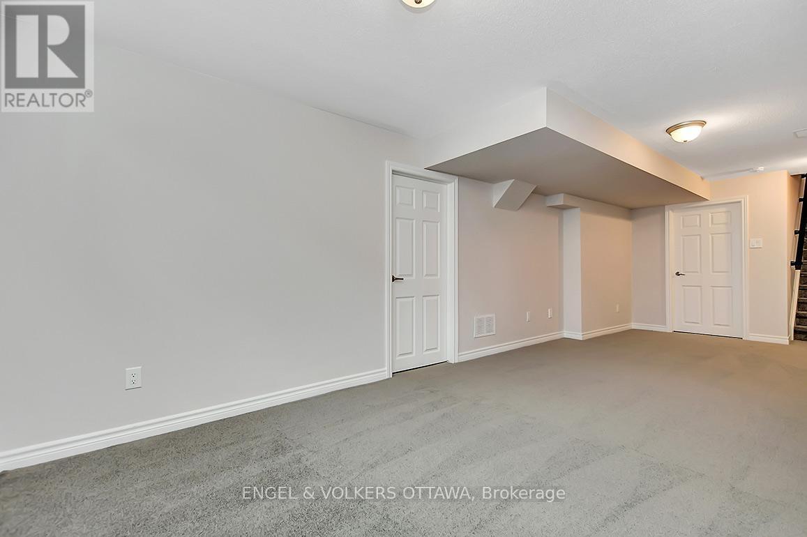 135 Lanceleaf Way, Ottawa, ON - Indoor Photo Showing Other Room