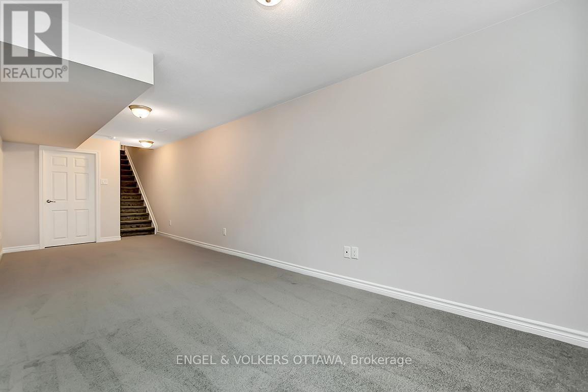 135 Lanceleaf Way, Ottawa, ON - Indoor Photo Showing Other Room