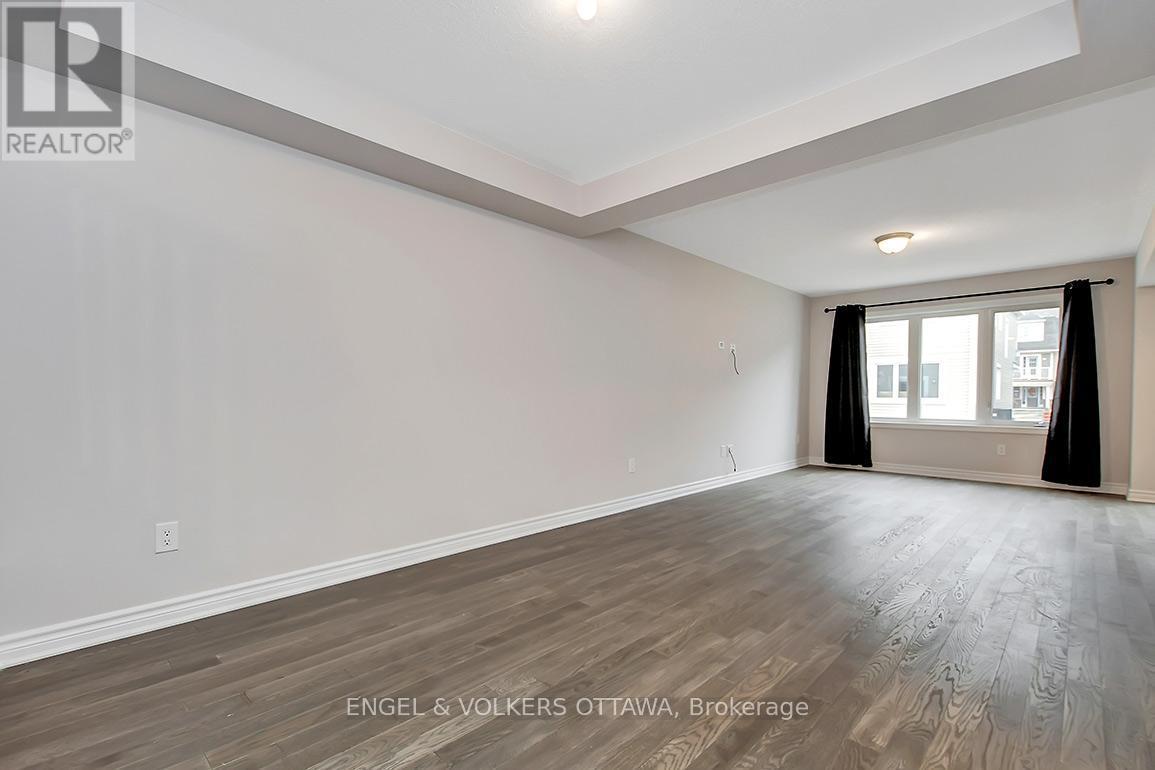 135 Lanceleaf Way, Ottawa, ON - Indoor Photo Showing Other Room