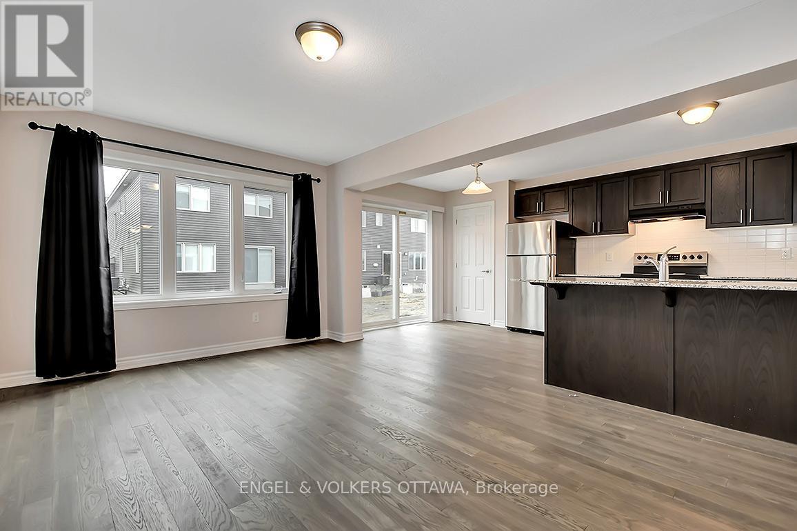 135 Lanceleaf Way, Ottawa, ON - Indoor Photo Showing Kitchen