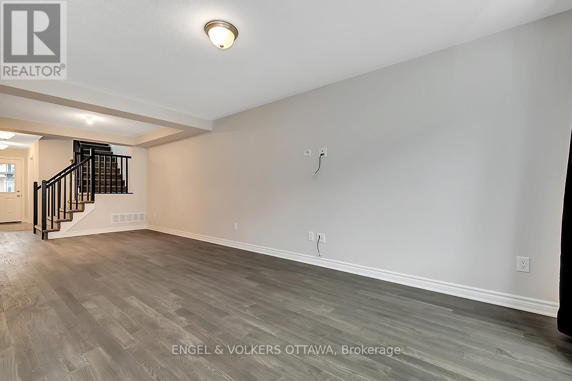 135 Lanceleaf Way, Ottawa, ON - Indoor Photo Showing Other Room