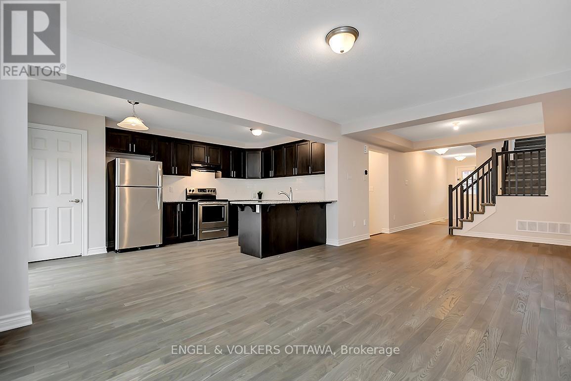 135 Lanceleaf Way, Ottawa, ON - Indoor Photo Showing Kitchen