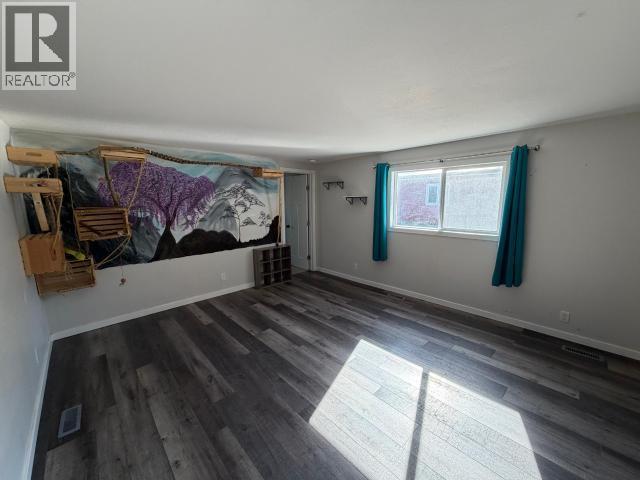 60-986 Range Road, Whitehorse, YT - Indoor Photo Showing Other Room