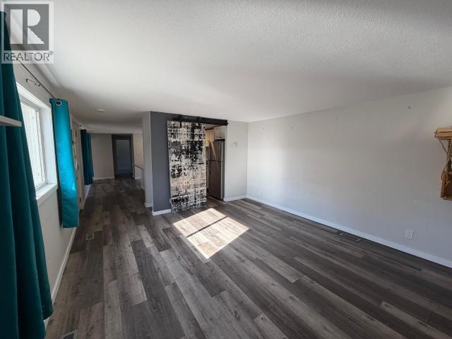 60-986 Range Road, Whitehorse, YT - Indoor Photo Showing Other Room