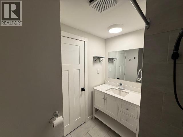 60-986 Range Road, Whitehorse, YT - Indoor Photo Showing Bathroom
