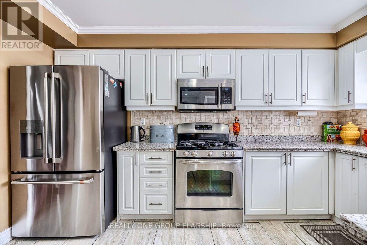 5846 Tenth Line W, Mississauga, ON - Indoor Photo Showing Kitchen With Upgraded Kitchen
