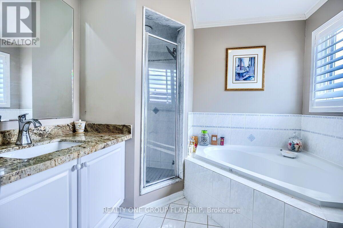 5846 Tenth Line W, Mississauga, ON - Indoor Photo Showing Bathroom