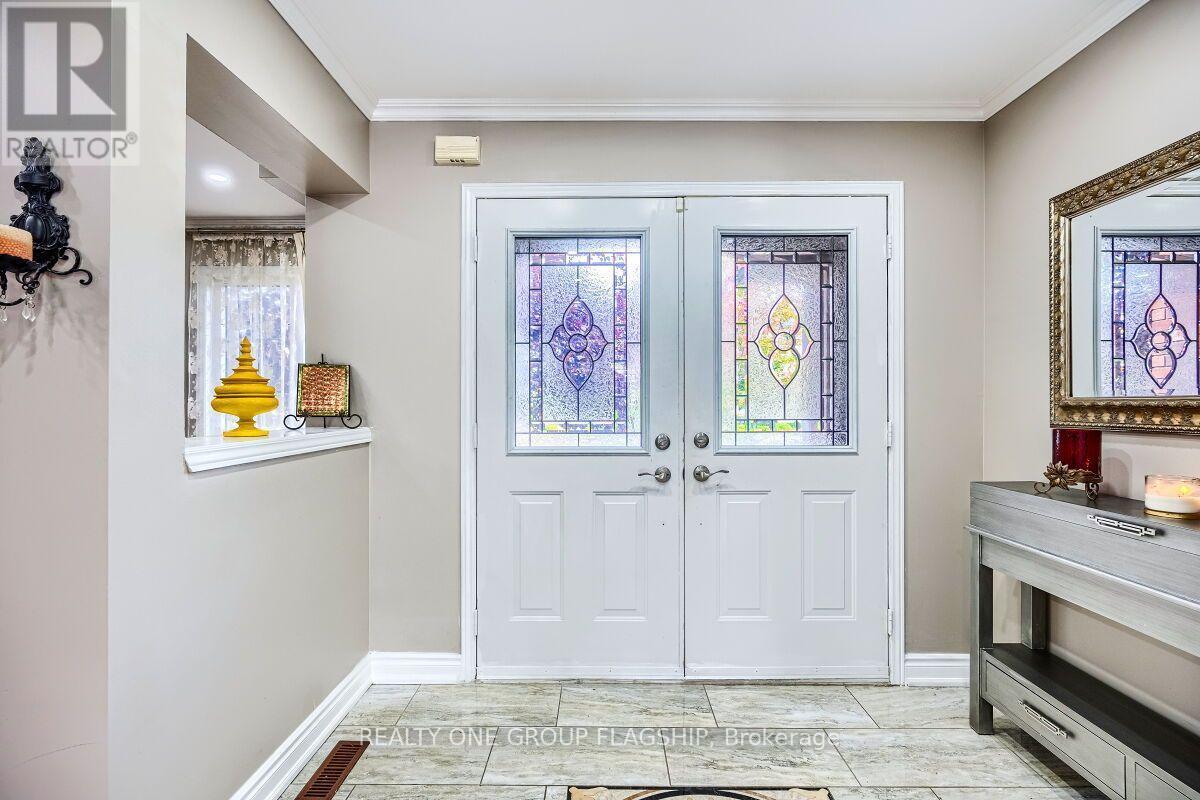 5846 Tenth Line W, Mississauga, ON - Indoor Photo Showing Other Room