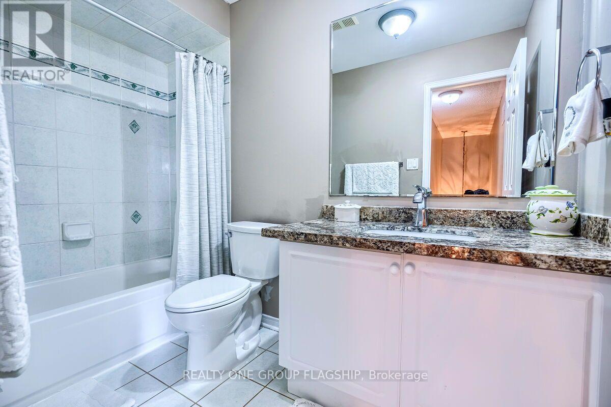 5846 Tenth Line W, Mississauga, ON - Indoor Photo Showing Bathroom
