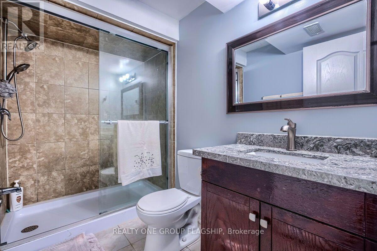 5846 Tenth Line W, Mississauga, ON - Indoor Photo Showing Bathroom