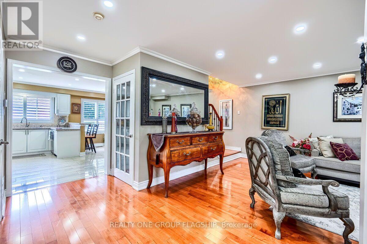 5846 Tenth Line W, Mississauga, ON - Indoor
