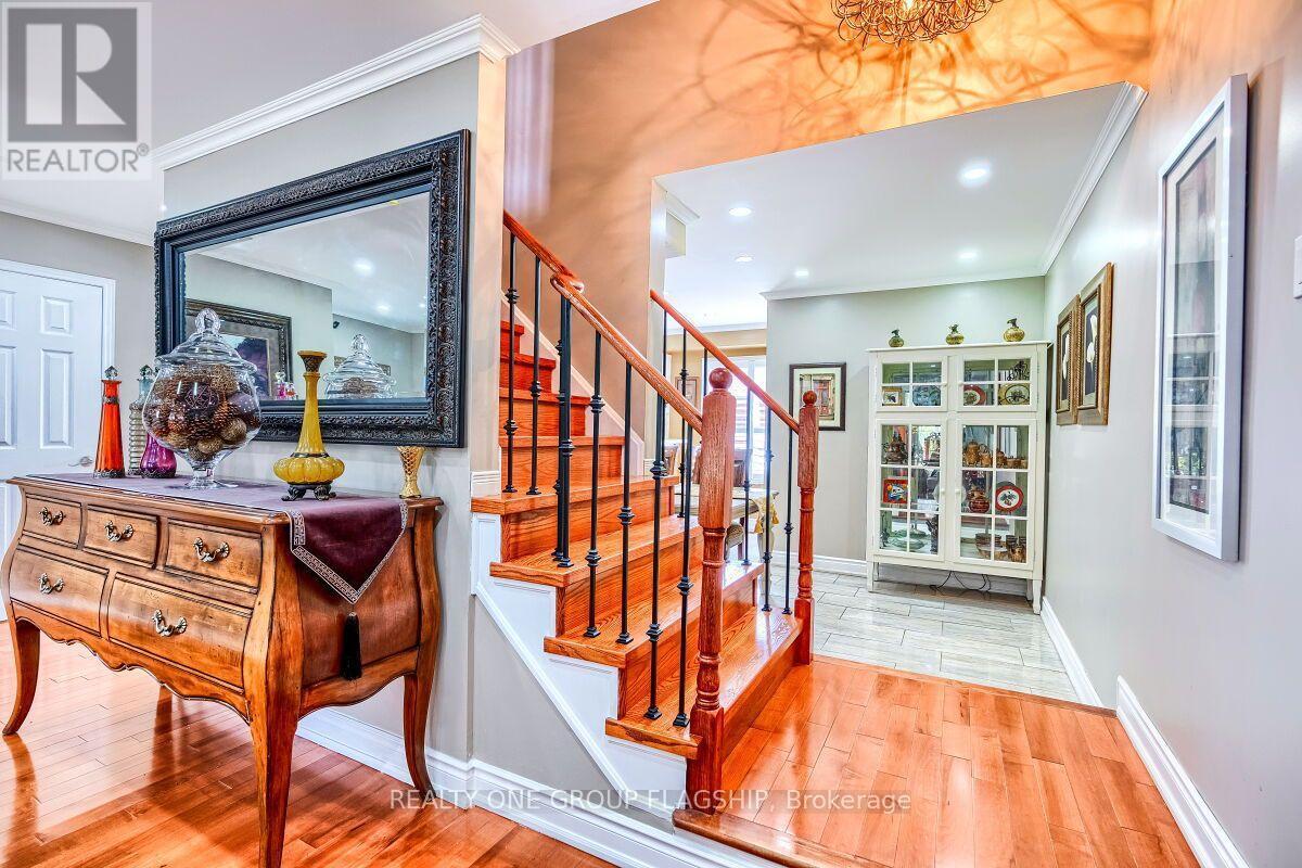 5846 Tenth Line W, Mississauga, ON - Indoor Photo Showing Other Room
