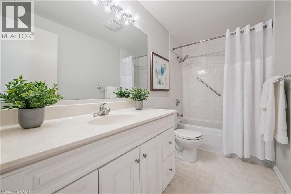 88 Manor Drive, Kitchener, ON - Indoor Photo Showing Bathroom